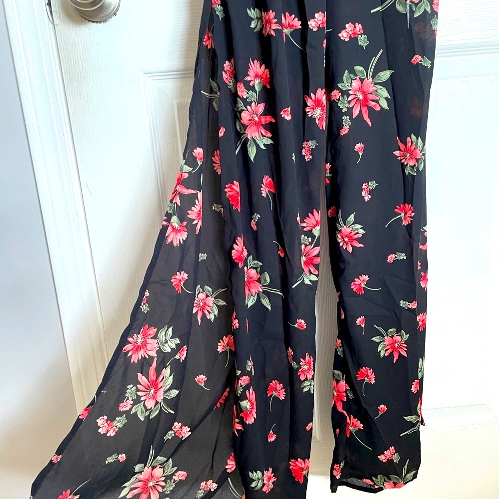🌷Dress Forum Split Leg Floral Jumpsuit 🌷 - Picture 3 of 11